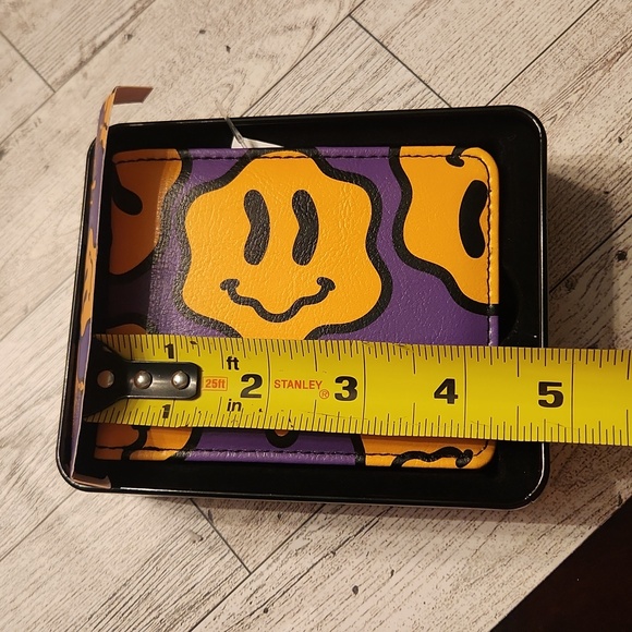 NWT ❗️ Buckle Down bifold wallet purple with yellow smiley face - Picture 10 of 11